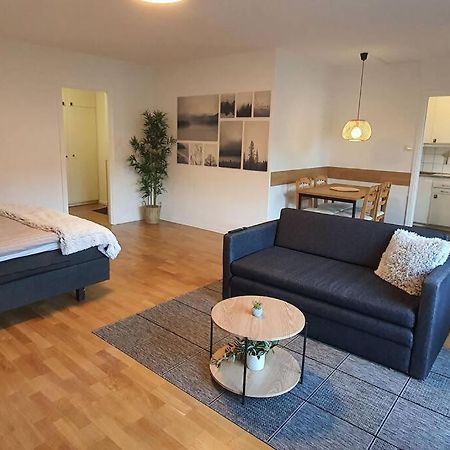 Apartment With Garden Near Metro! Stockholm Bagian luar foto
