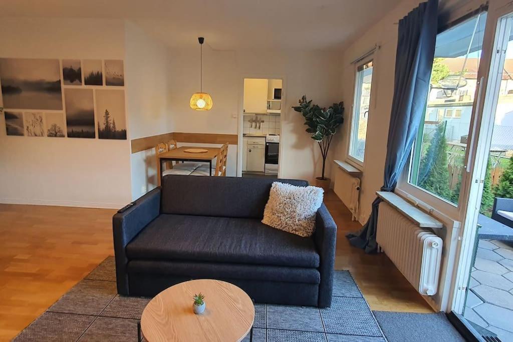 Apartment With Garden Near Metro! Stockholm Bagian luar foto