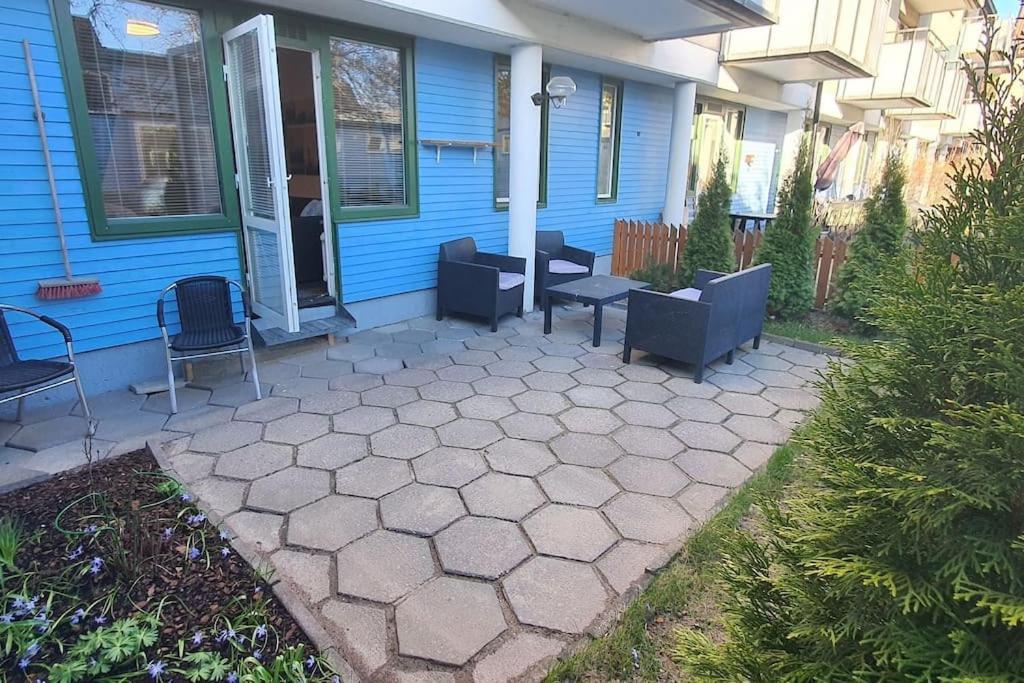 Apartment With Garden Near Metro! Stockholm Bagian luar foto